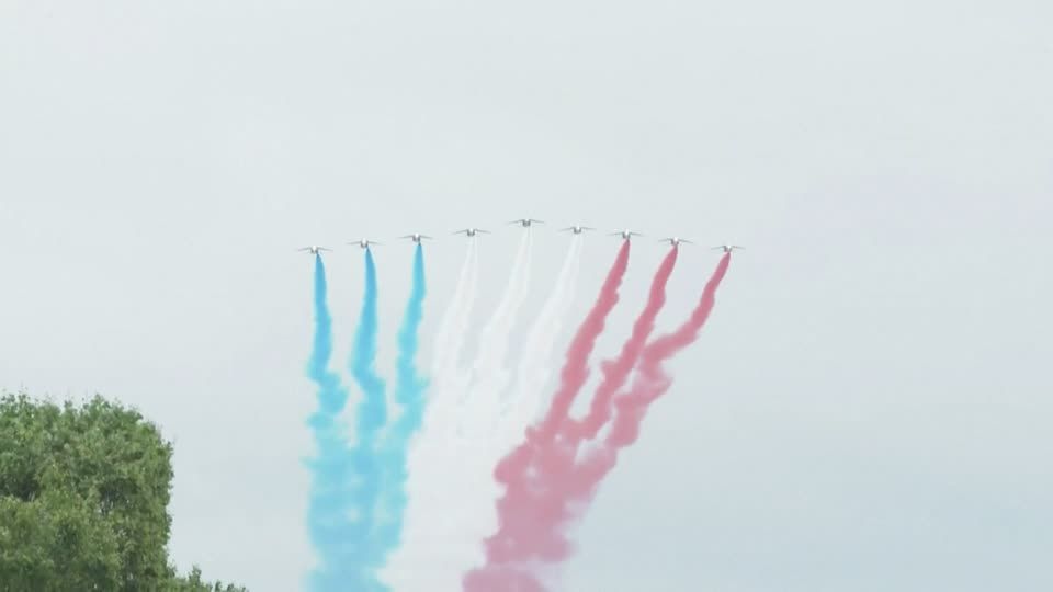 Video: Parade in Paris