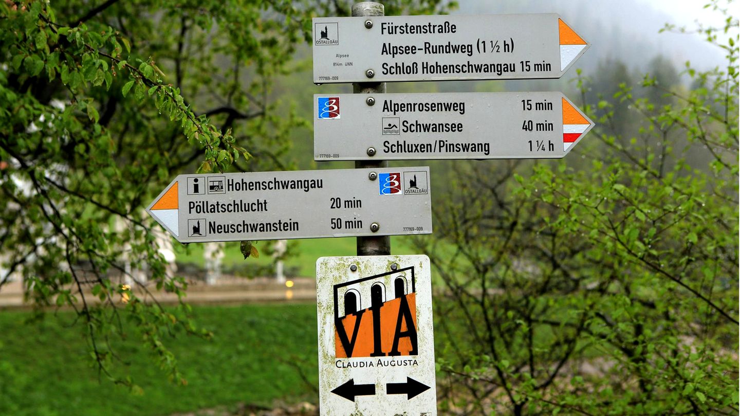 Das Gebiet eignet sich ideal zum Wandern, ob durch die Pöllatschlucht oder direkt an den Ufern von Alpsee und Schwansee oder entlang des Wildflusses Lech, der später an Augsburg vorbei in die Donau mündet.