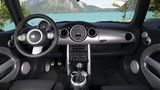 Das typische Mini-Cockpit damaliger Tage mit hohem Hartplastikanteil