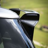 Der große Heckspoiler generiert zusätzlichen Abtrieb