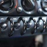 Die "Flugzeugschalter" sind passend