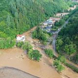 Das Ausmaß der Schäden und – noch schlimmer – wie viele Menschen aus Schuld durch das Hochwasser ums Leben gekommen sind, ist noch überhaupt nicht absehbar