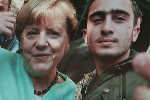 Flüchtling machte Selfie mit Merkel – so geht es ihm heute