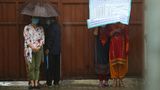 Warten auf die Corona-Impfung in Nepal