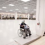 Impfung in Iraner Einkaufszentrum