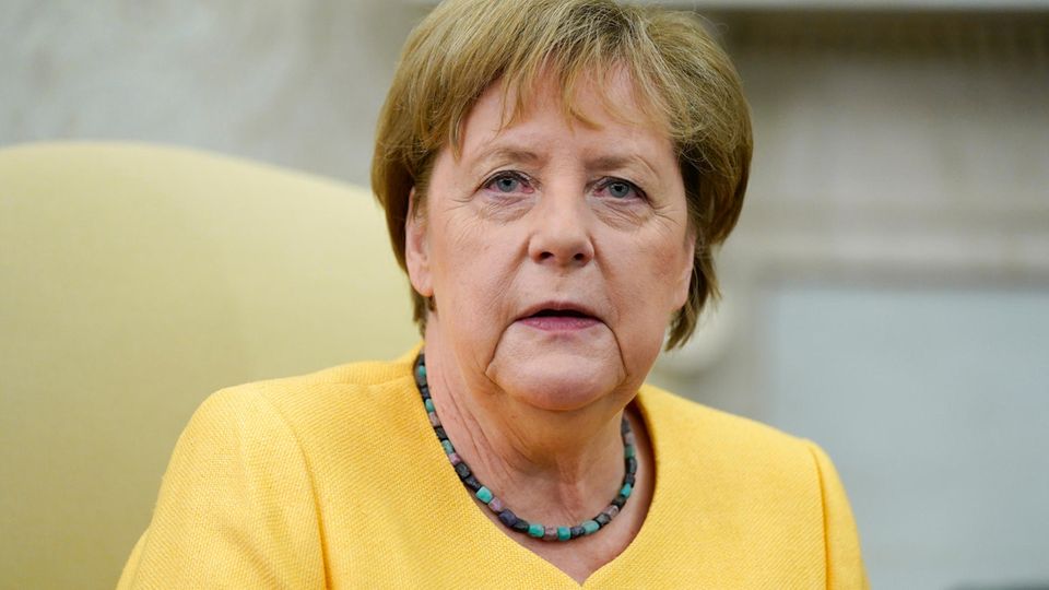 Hochwasser-Katastrophe Merkel Angehörige Flut-Opfer Beileid Hochwasser-Katastrophe: Merkel spricht Angehörigen der Flut-Opfer ihr Beileid aus