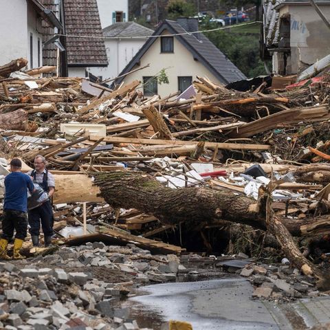 Blick auf das Chaos nach der Flut in Schuld, Baden-Neuenahr-Ahrweiler