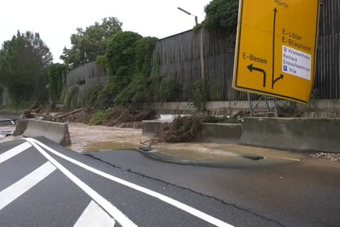 Hochwasserkatastrophe: Menschen bei Hauseinstürzen in Erftstadt gestorben