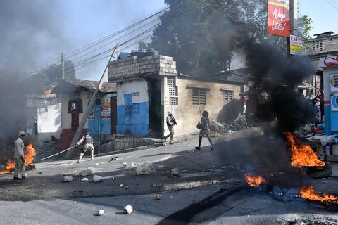 Brennende Reifen in Haiti