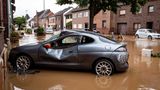 Kaputtes Auto in Erftstadt-Blessem