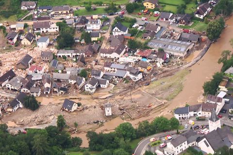 Hochwasser in Deutschland: Helikopter-Aufnahmen zeigen Ausmaß der Überschwemmungen