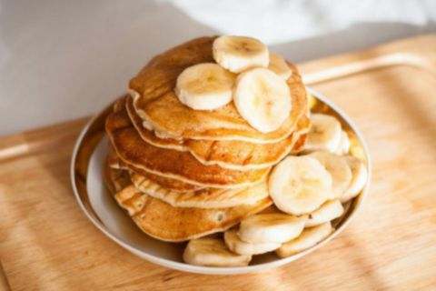 Schnelles Frühstück : Einfach und ohne Zucker: Für diese leckeren Bananen-Pancakes brauchen Sie nur drei Zutaten