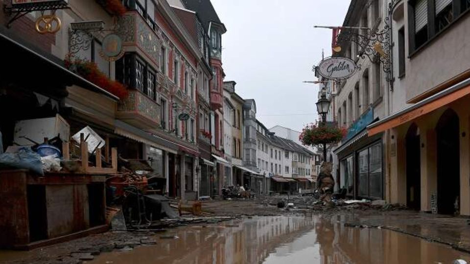 Überflutete Einkaufsstraße