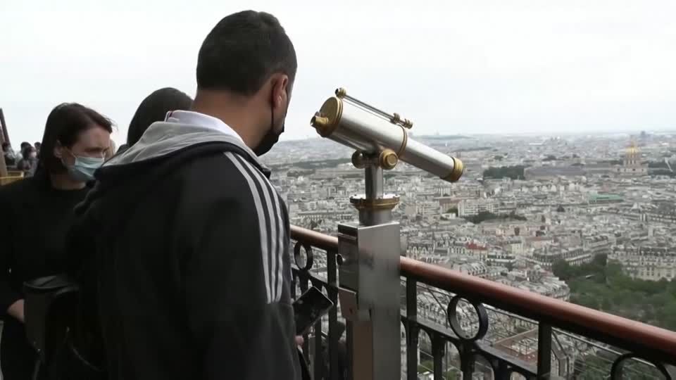 Video: Eiffelturm nach acht Monaten wieder geöffnet