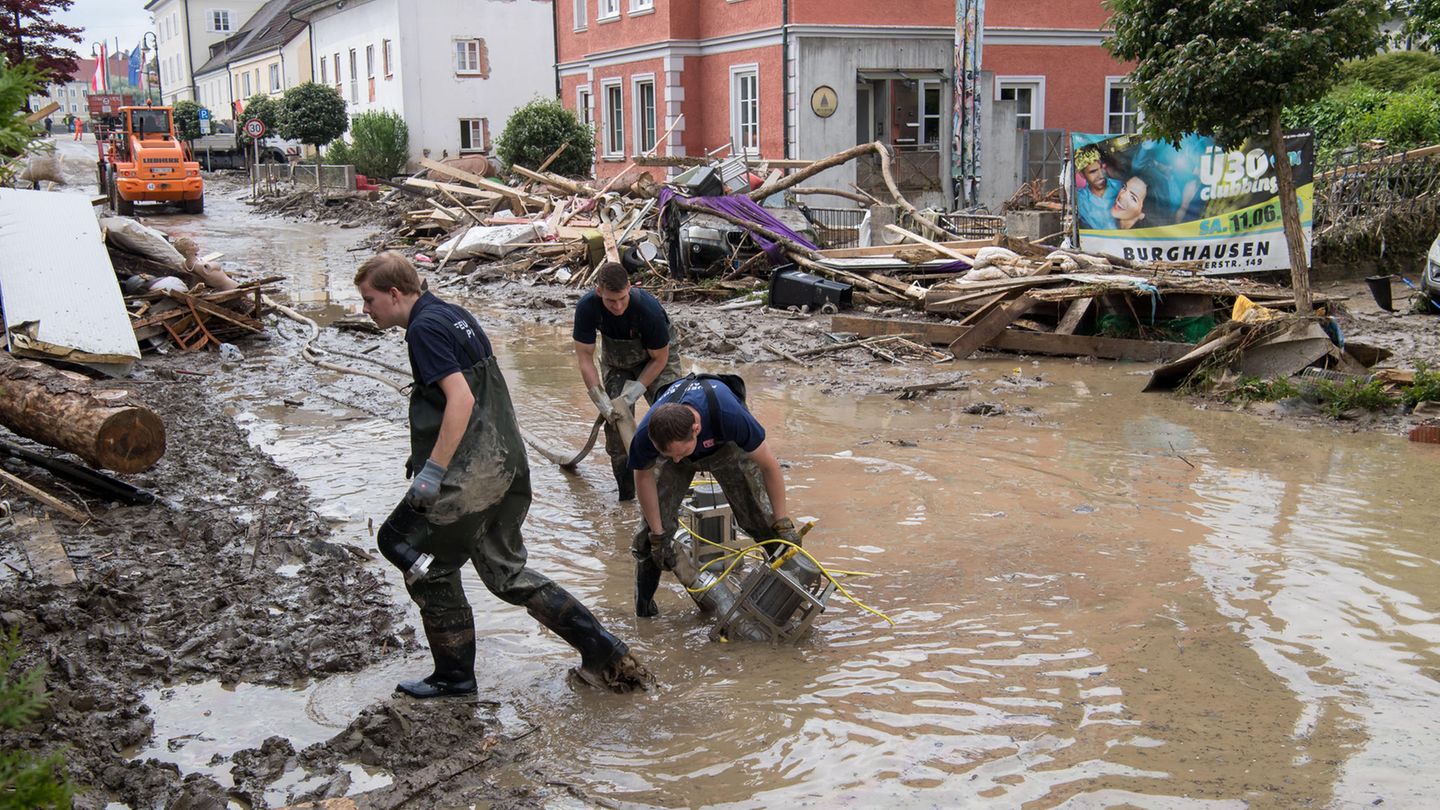 Das Waren Die Schlimmsten Flutkatastrophen In Deutschland (Fotostrecke ...