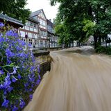 Wassermassen stürzen durch Goslar 2017