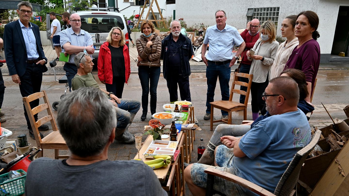 Politikerinnen vor Ort