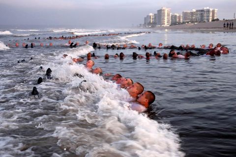 US Navy: Erste Frau besteht Training