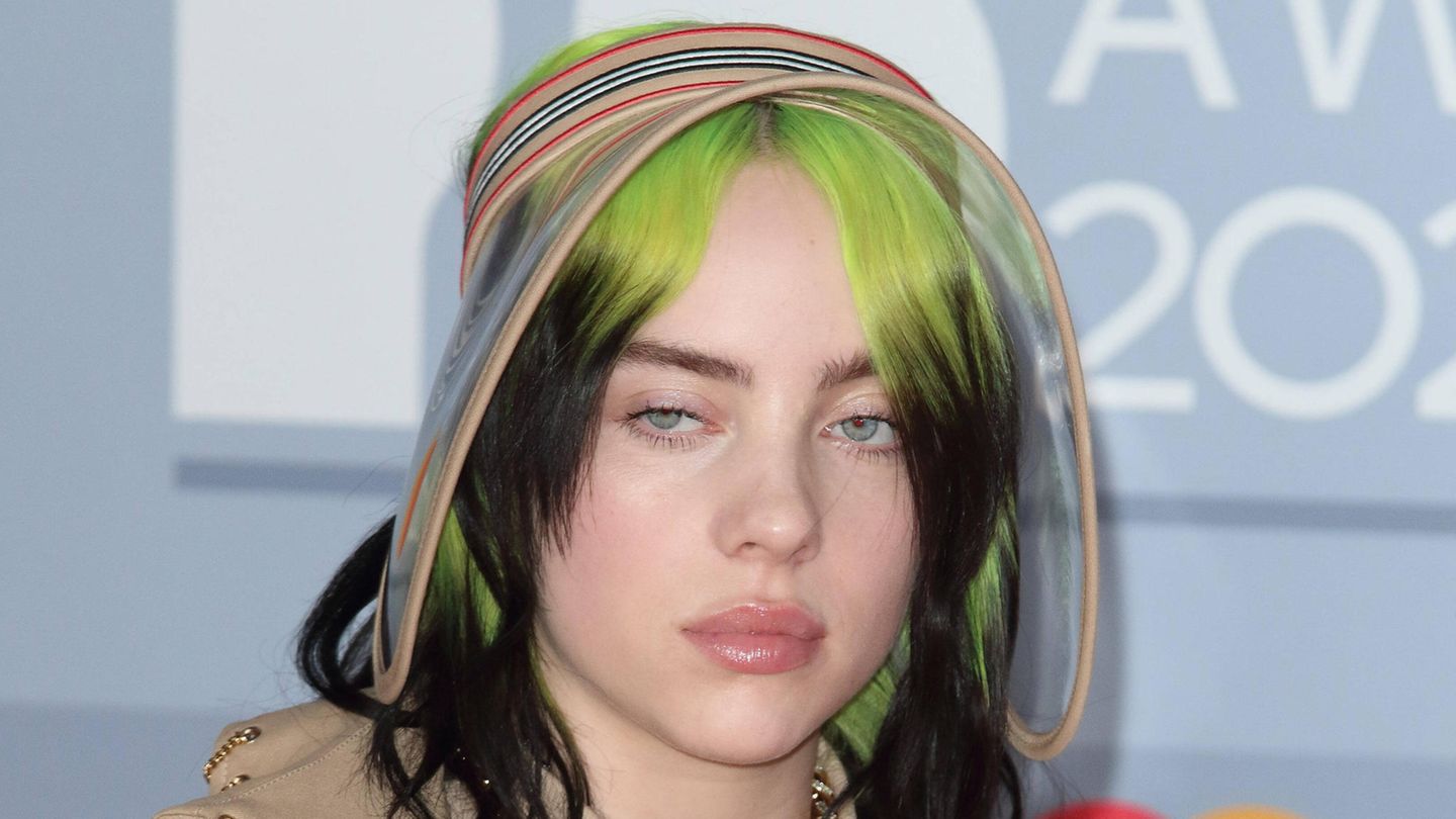 Billie Eilish fällt stets durch ihre Outfits auf 