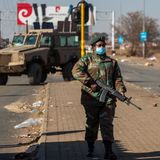 Zur Eindämmung der Gewalt setzt die Regierung seit Mittwoch 25.000 Soldaten ein.