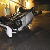 Die Wassermassen haben sogar Fahrzeuge mitgerissen. Im Stadtgebiet von Hallein wurde Zivilschutzalarm ausgelöst, weil der Kothbach über die Ufer getreten ist.