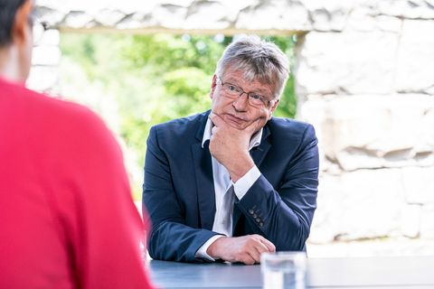 Shakuntala Banerjee spricht mit Jörg Meuthen, Co-Vorsitzender der AfD