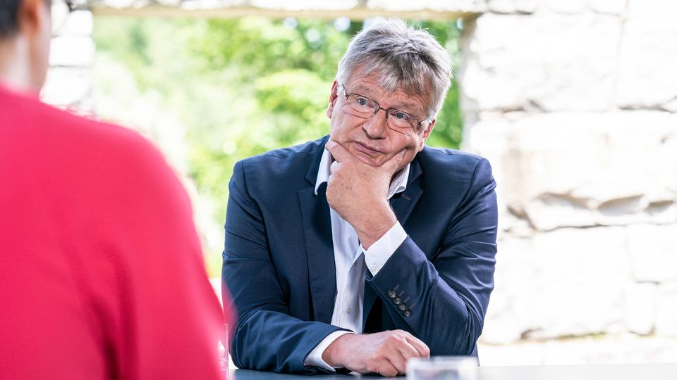 Shakuntala Banerjee spricht mit Jörg Meuthen, Co-Vorsitzender der AfD