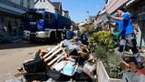 Nach der Überflutung der Leichlinger Innenstadt beseitigen die Bewohner:innen und Helfer:innen die Trümmer der Katastrophe