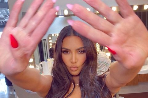 Kim Kardashian posiert für ein Foto