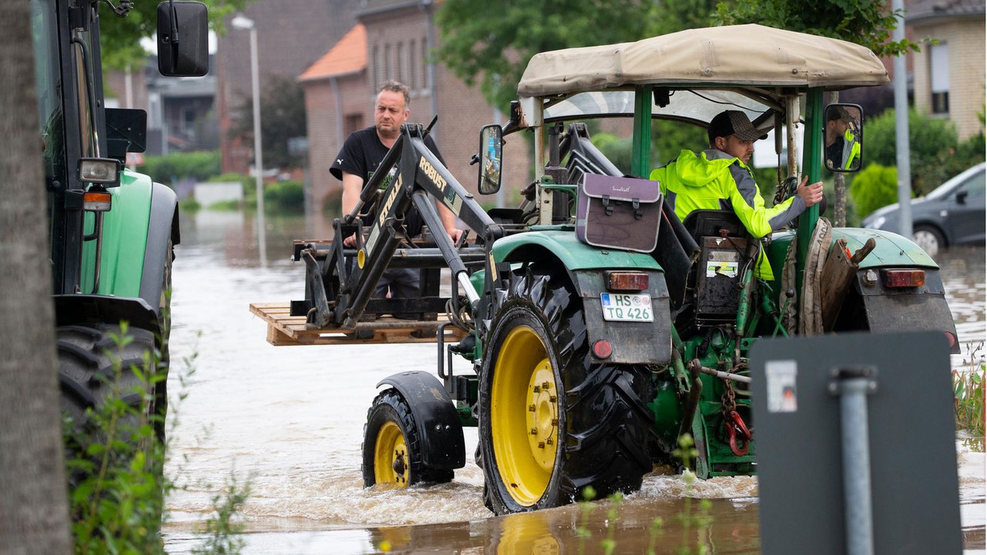 Storm in Germany: Company donates 10 million, farmers help with tractors