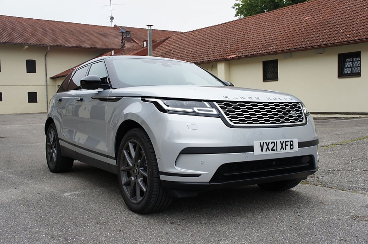 Der Range Rover Velar P400e wiegt 2.233 Kilogramm