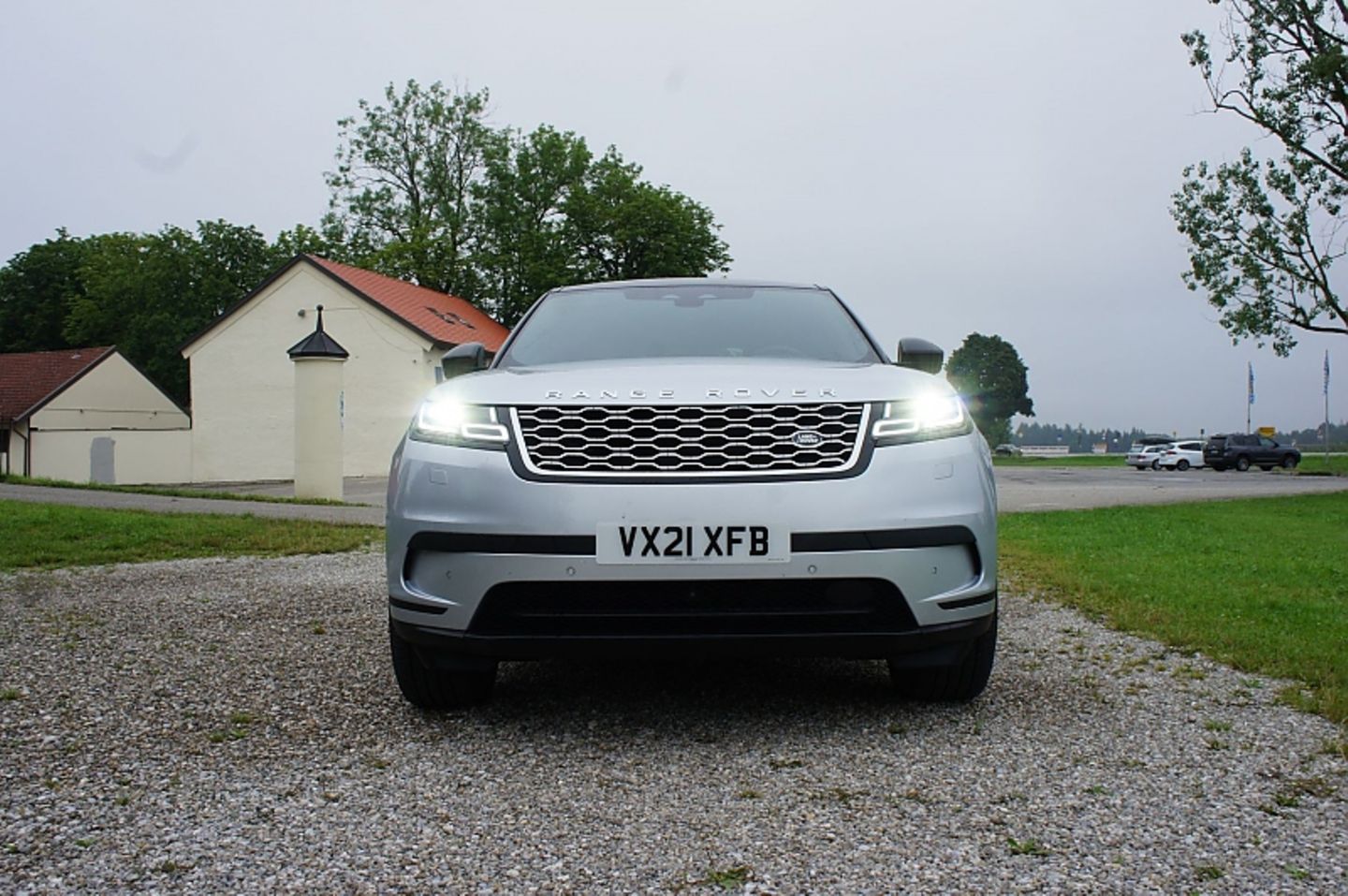 Die Systemleistung des Range Rover Velar P400e beträgt 297 kW / 404 PS
