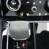 Die Achtgangautomatik erledigt ihre Aufgabe unauffällig