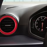 Bunte Einfassungen für die Lüftungsdüsen des Seat Ibiza