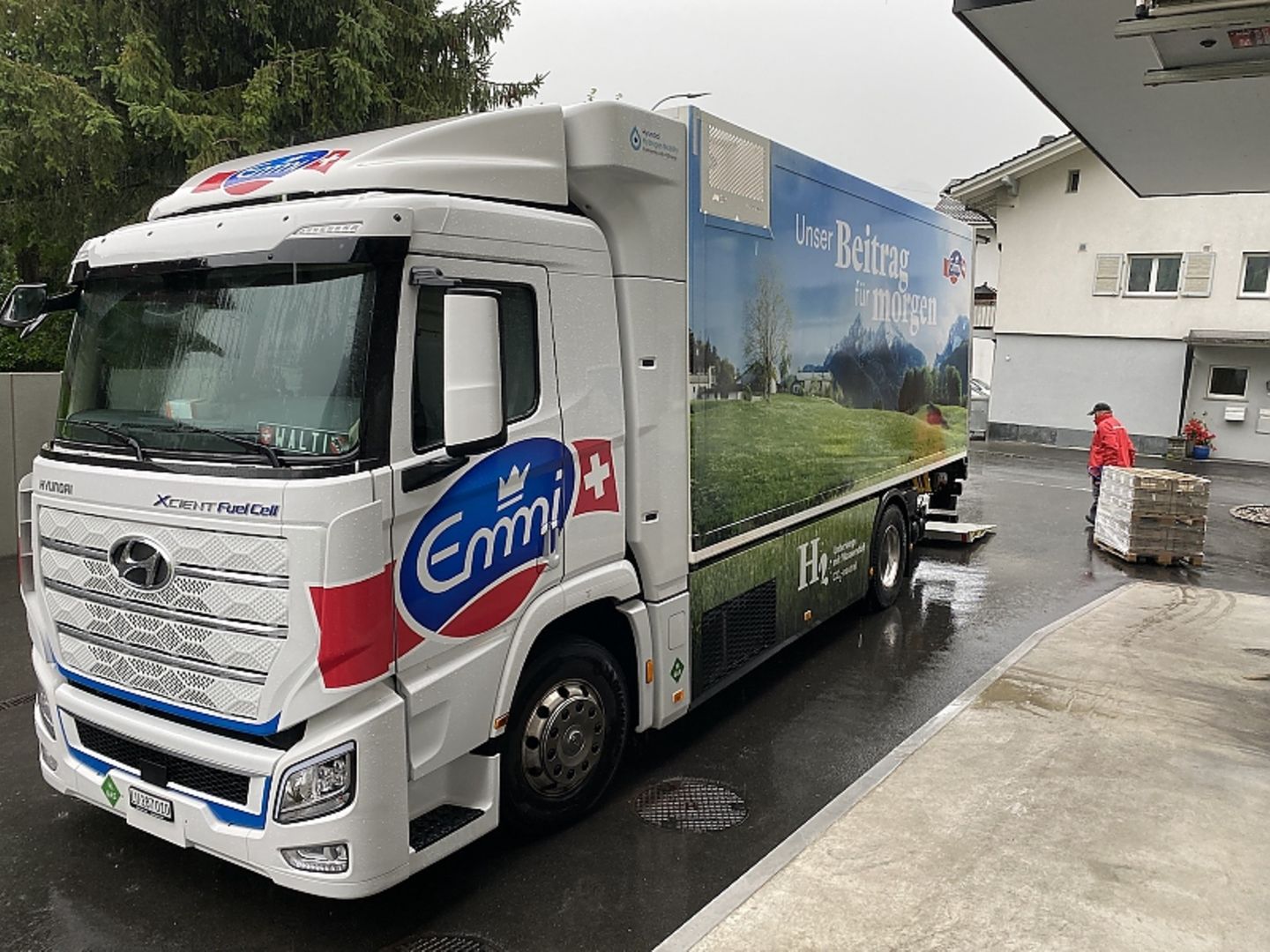 Hyundai Xcient Lastwagen Emmi in der Schweiz