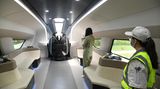 Im ersten Abteil befindet sich eine Lounge und der Arbeitsplatz des Zugführers.