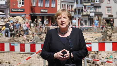 Bundeskanzlerin Angela Merkel (CDU) spricht auf einer Pressekonferenz