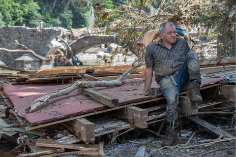 Aufräumarbeiten in den vom Hochwasser zerstörten Gebieten