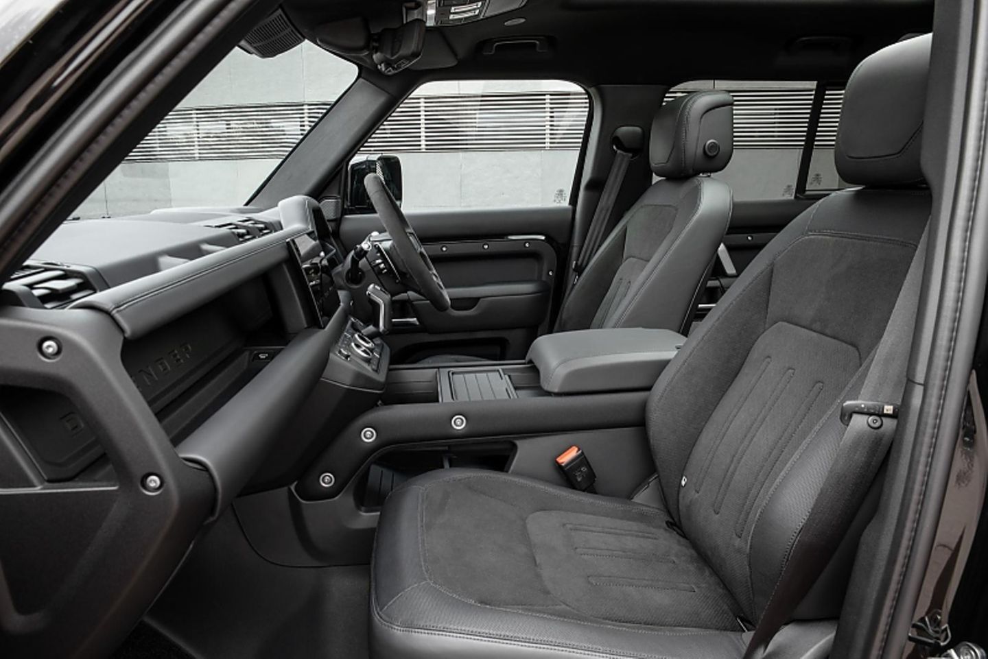 Bequem und robust: der Innenraum desLand Rover Defender V8