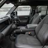 Bequem und robust: der Innenraum desLand Rover Defender V8