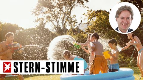 Spaß gibt es auch im günstigen Planschbecken.