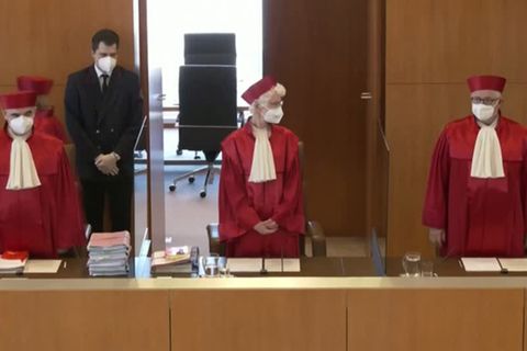 Video: Verhandlungsauftakt in Karlsruhe: AfD klagt gegen Kanzlerin