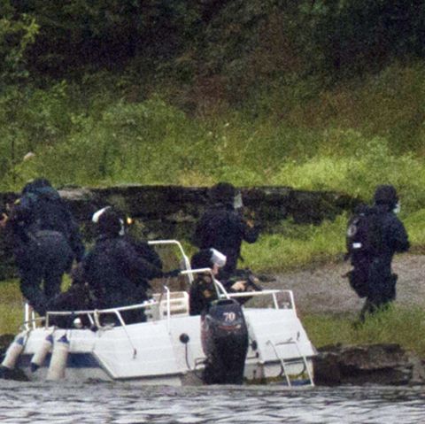 Links: Spezialeinheiten betreten die Insel Utøya am 22. Juli 2011. Rechts: die Schäden nach dem Bombenanschlag in Oslo.