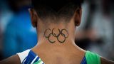 Für so manche Sportlerin und Sportler geht in Tokio ein Lebenstraum in Erfüllung. Diese Turnerin trägt die Olympischen Ringe als Tattoo im Nacken. 