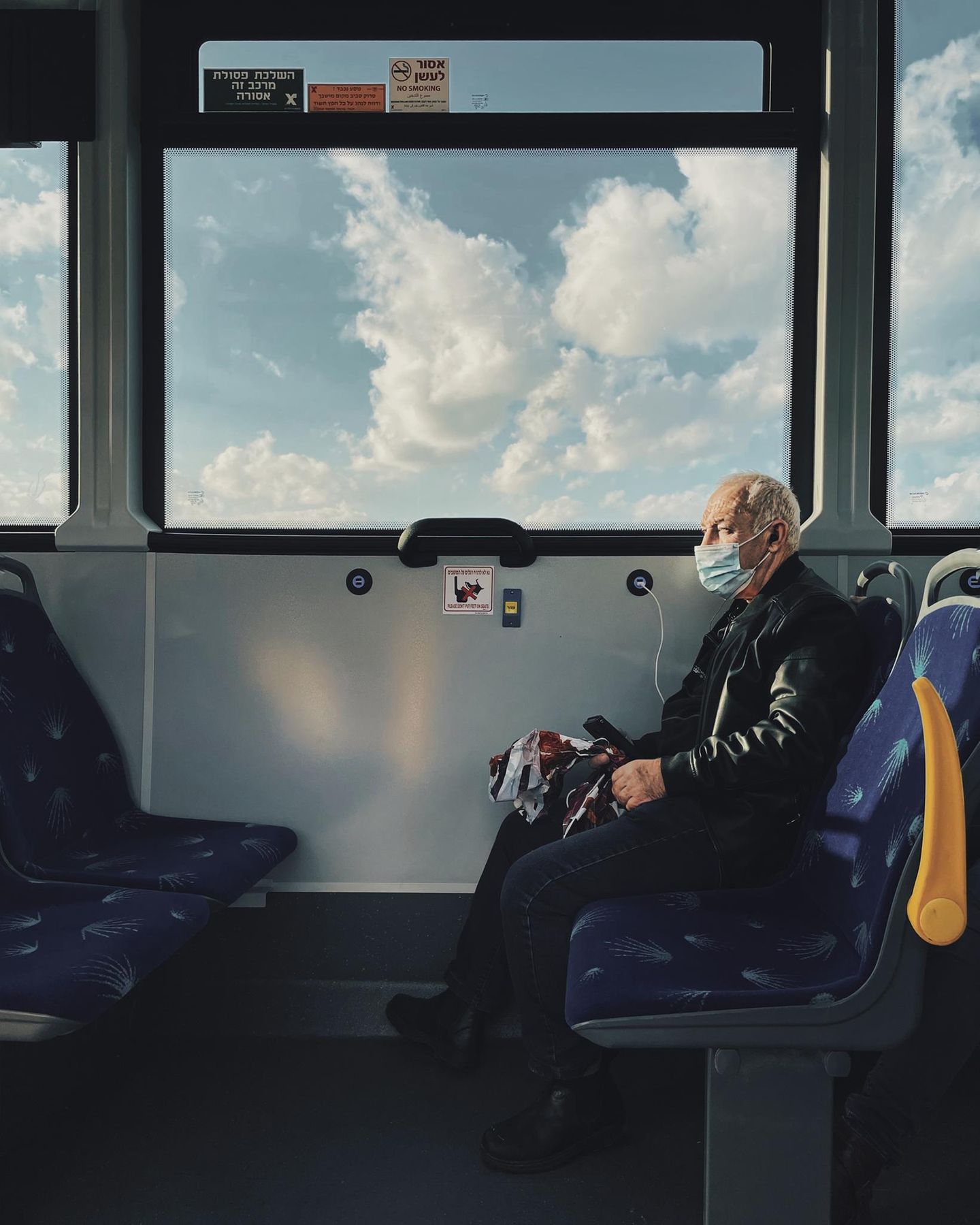 Serie, Platz 2: Dina Alfasi  "Sign of the Times, Pandemic Perspective"  Ort: Haifa, Israel  iPhone 11 Pro & 12 Pro