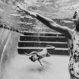 Serie, Platz 1: Erin Brooks  "Sisterhood, Mermaid, After the Jump"  Ort: Houston, Texas, USA  iPhone 11 Pro