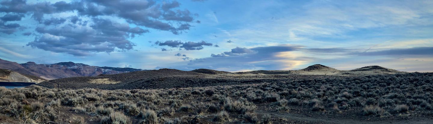 Panorama, Platz 2: Matthew Lahtinen  Unbenannt  Ort: Nevada, USA  iPhone 12 Pro Max  "Over the Clouds"  Ort: Gruppo del Carega, Italien  iPhone XS
