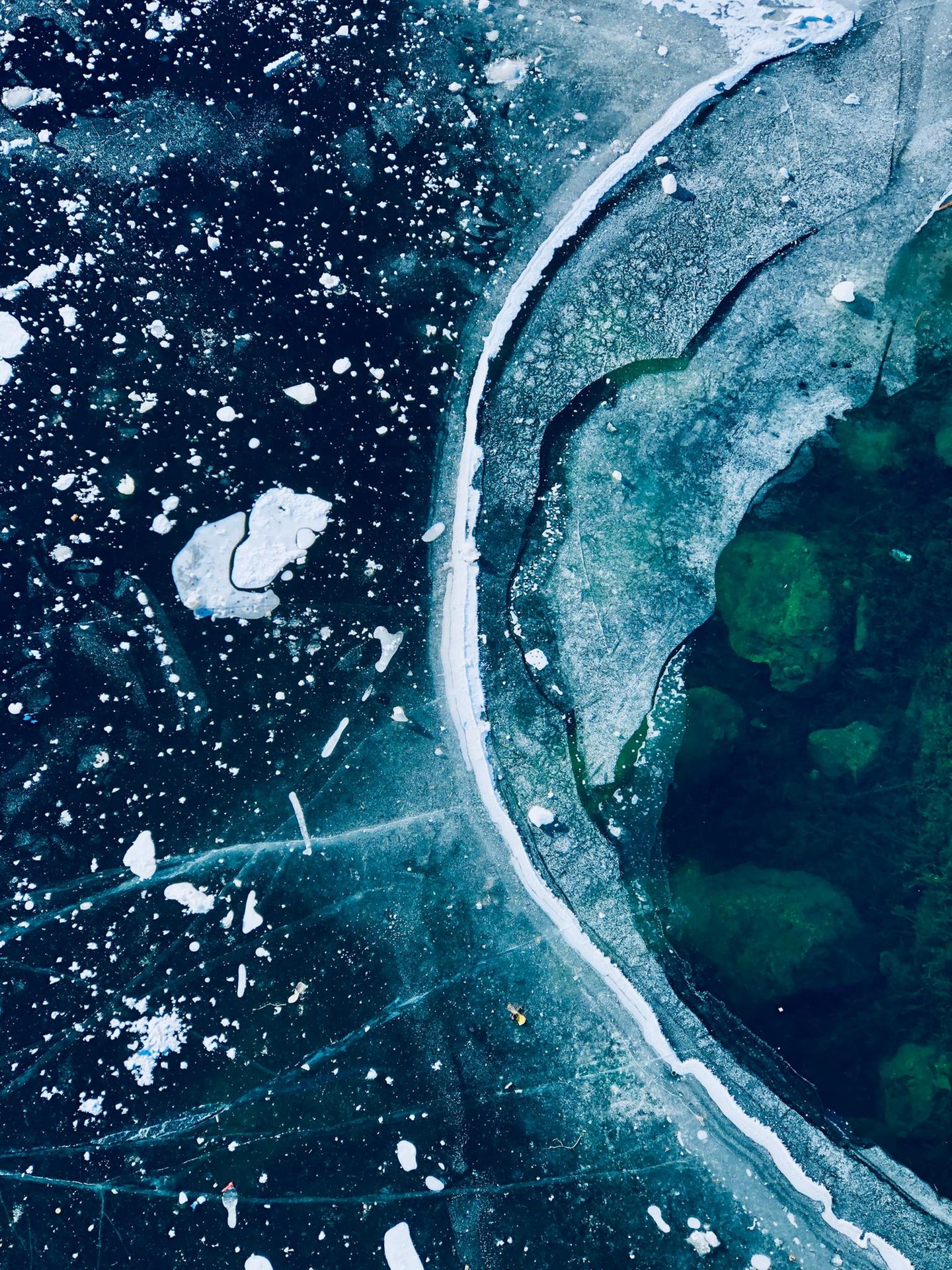 Abstrakt, Platz 3: Matteo Lava  "Frozen Lines"  Ort: St. Moritz, Schweiz  iPhone 7 Plus