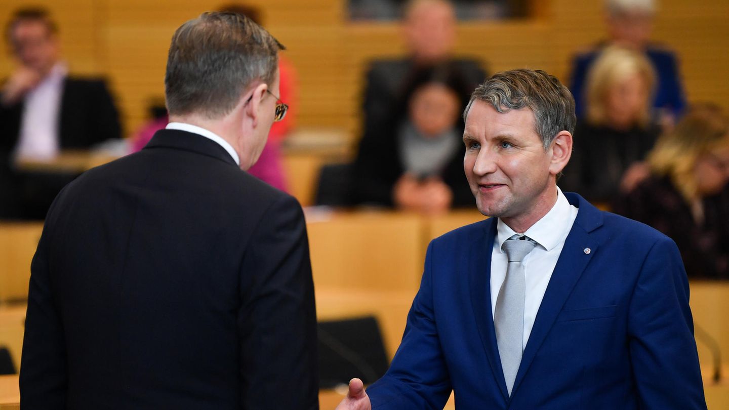 Thüringens Ministerpräsident Bodo Ramelow  und AfD-Fraktionsvorsitzende Björn Höcke (r.)