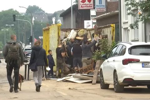 Hochwasser-Gebiet: Nach Erdrutsch in Erftstadt-Blessem: Menschen dürfen erstmals zu ihren Häusern